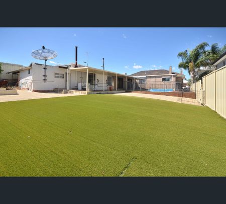 10 Cookham Road, Lathlain, WA 6100 - Photo 4