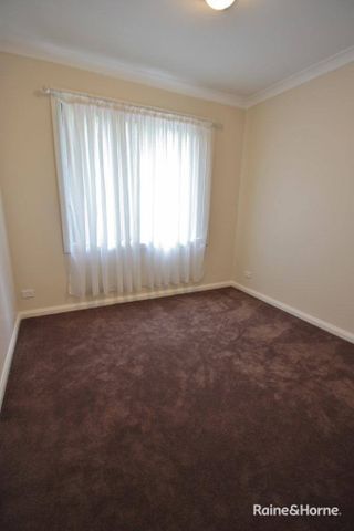 BEAUTIFUL HOME IN CENTRAL WAGGA - Photo 2