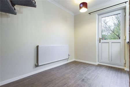 2 bedroom end of terrace house to rent - Photo 3