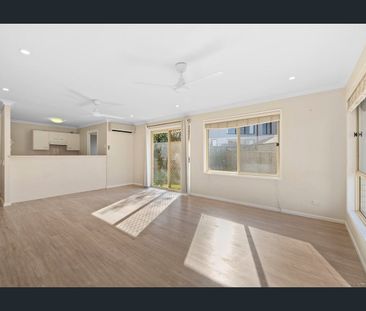 Easy single‑level living with pool, yard and garage - Photo 2