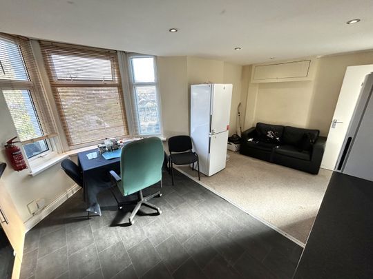 New Park Terrace, Treforest, Pontypridd - Photo 1