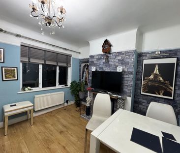 2 bed Maisonette for Rent - Photo 2