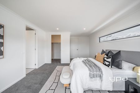 Luxury Living, Local Convenience - Photo 5