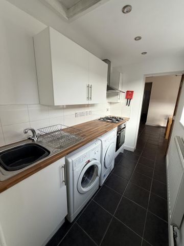 2 bedroom terraced house to rent - Photo 4