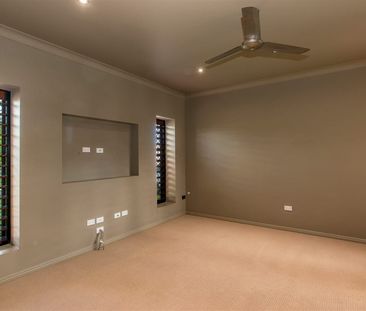 MODERN 3 BEDROOM HOME IN MOUNT LOUISA + THEATRE ROOM! - Photo 2
