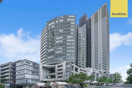 NORTH-FACING TWO BEDROOM APARTMENT IN THE HEART OF PARRAMATTA CBD - 550M TO STATION - Photo 2