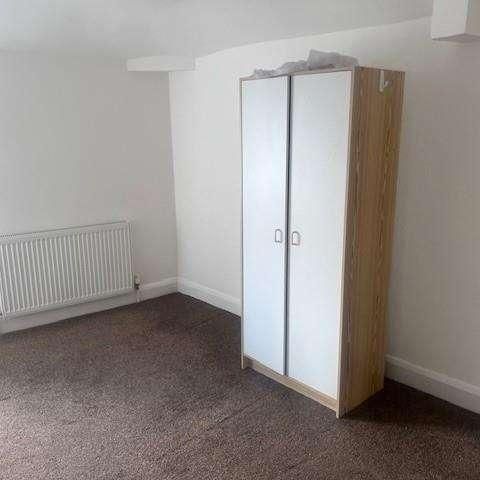 Kingsbury Square, Aylesbury, HP20 - Photo 1