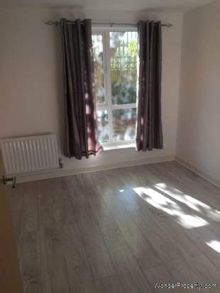 2 bedroom property to rent in Addlestone - Photo 4