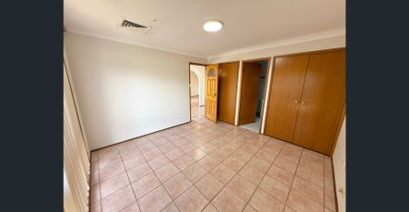 SPACIOUS FAMILY HOME IN A PRIME LOCATION! - Photo 5