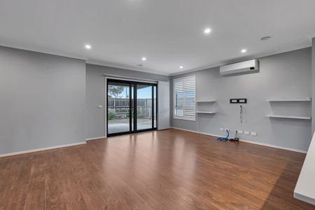 2 Rosedene Avenue, Officer VIC 3809 - House For Rent | Domain - Photo 2