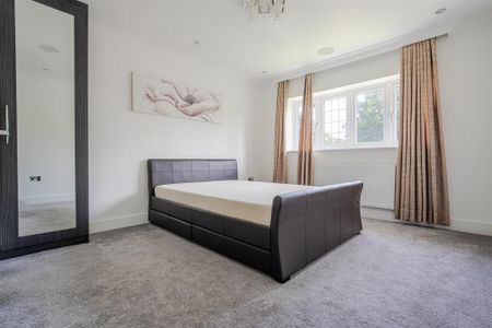 6 bedroom detached house to rent - Photo 4