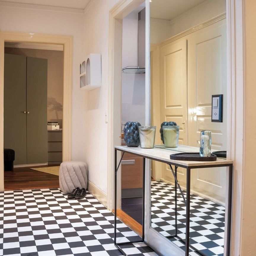 TOWNHOUSE-FEELING - APPARTEMENT DE 3,5 PIÈCES AVEC JARDIN À ZURICH SEEFELD - Foto 1