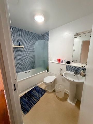 Room in a Shared Flat, Prince Regent Road, TW3 - Photo 4