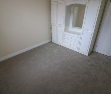 2 bedroom ground floor flat to rent - Photo 2