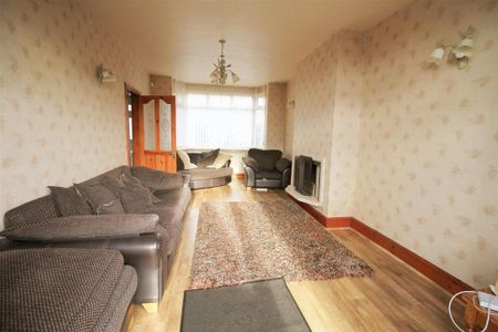 4 bedroom semi-detached house to rent - Photo 2