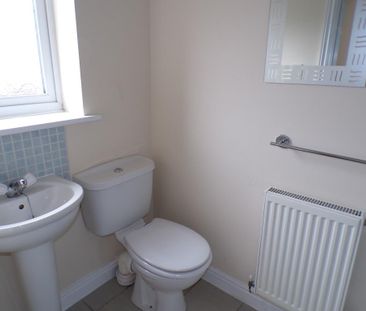 3 bedroom terraced house to rent - Photo 2