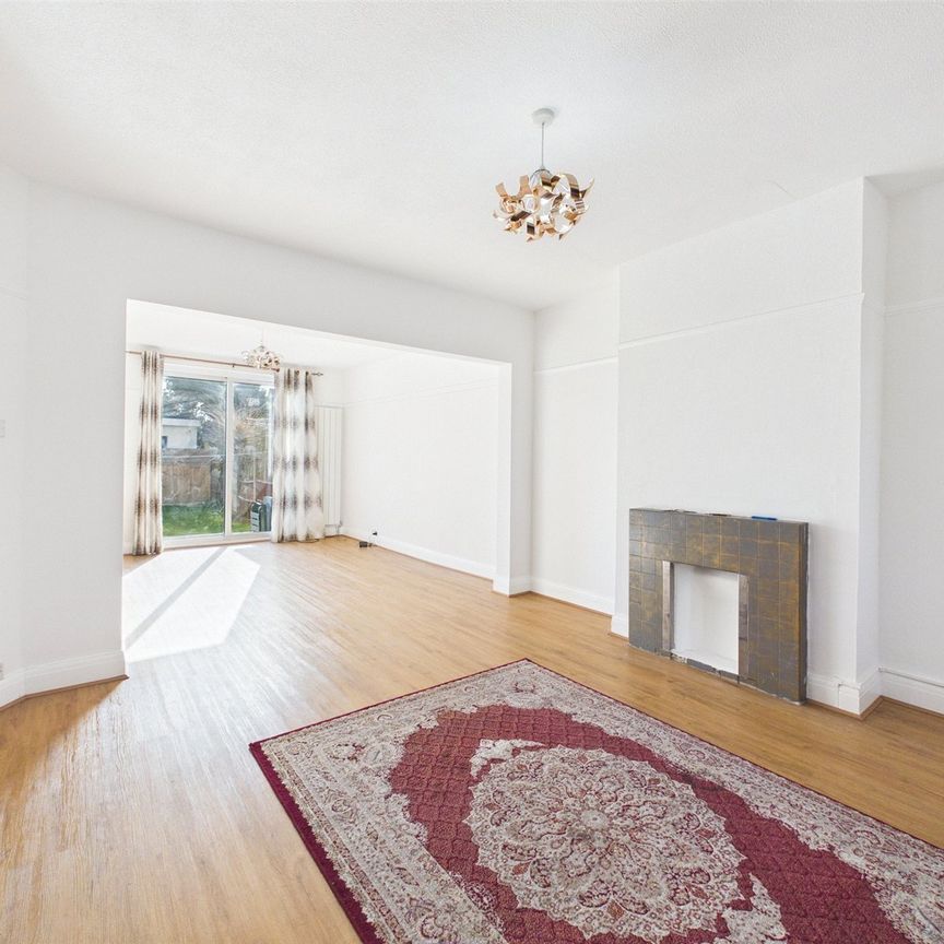 Argyle Avenue, Hounslow, Middlesex, TW3 - Photo 1