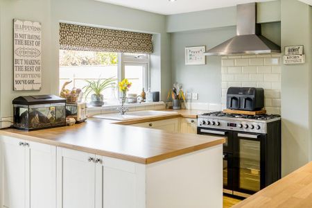 3 bedroom link detached house to rent - Photo 5