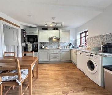 3 bedroom semi-detached house to rent - Photo 6