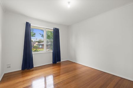 Family Home in Unbeatable Location! - Photo 3