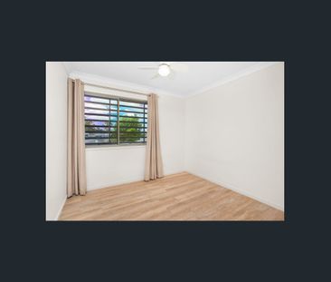 SPACIOUS AIR-CONDITIONED TOWNHOUSE WITH LARGE PRIVATE FULLY FENCED ... - Photo 6