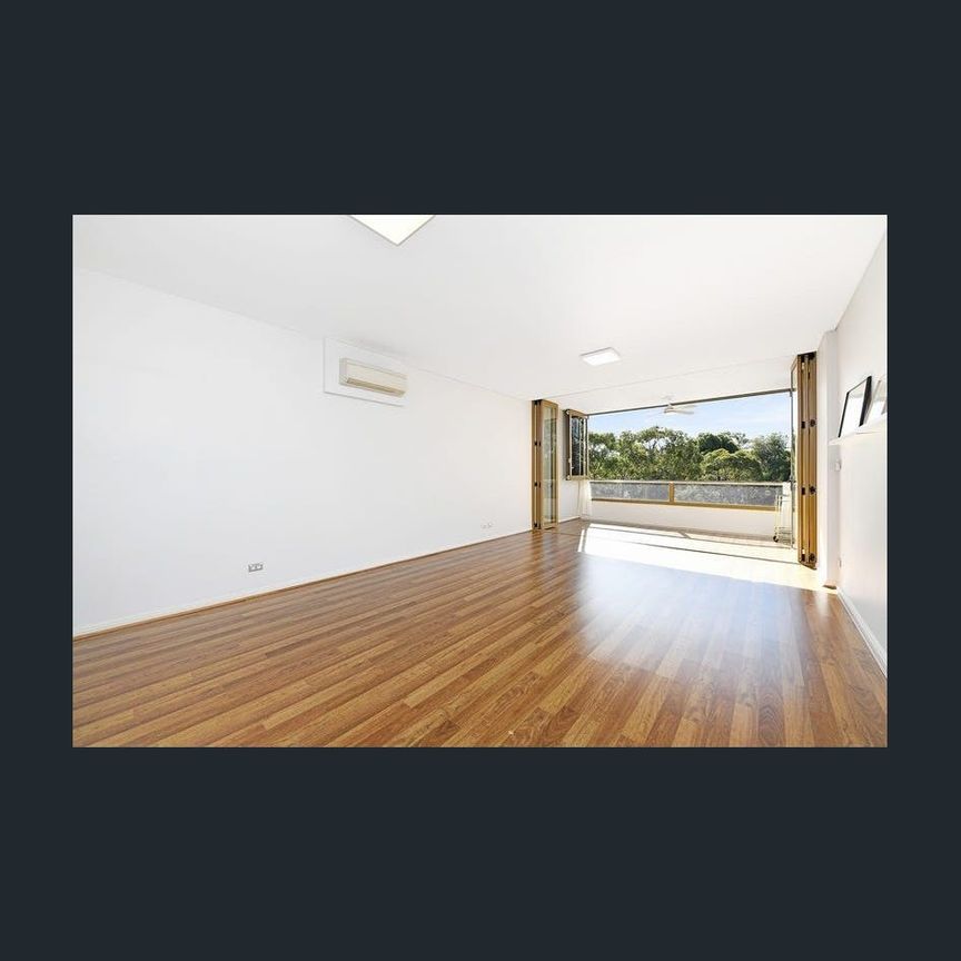 Shimmering water views from this super spacious light filled haven - Photo 1