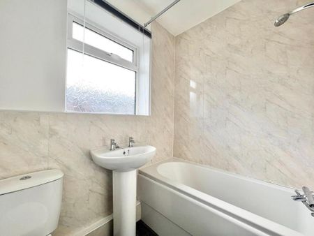 3 bedroom terraced house to rent - Photo 4
