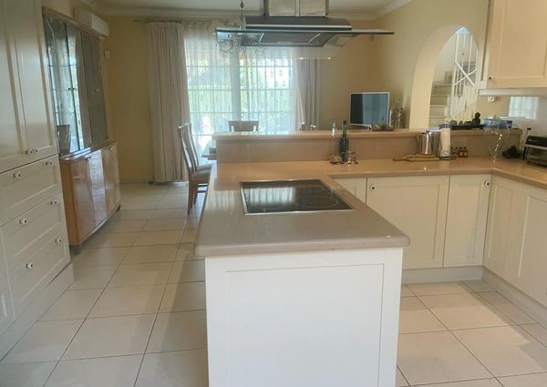 FOR RENT: SPACIOUS AND ELEGANT VILLA IN MORAIRA with 4 bedrooms for LONG TERM