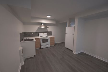 For Lease - B-27 Rockcress Gardens, South of Baseline to Knoxdale, Ontario - Photo 2