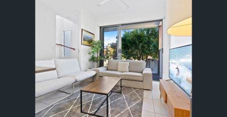 CONTEMPORARY TOWNHOUSE LIVING IN SOUGHT AFTER CARINA! - Photo 3