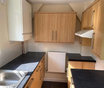 An attractive three bed period cottage with large garden and parking. - Photo 5