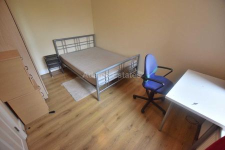 6 bedroom terraced house to rent - Photo 4