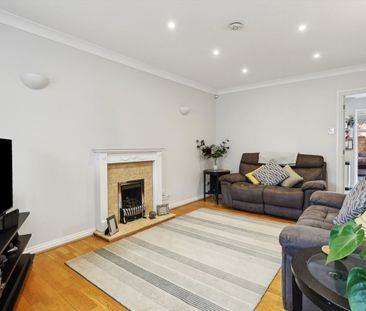 **SOLE AGENT** A great 4 bedroom, 2 bathroom, 2 reception room fami... - Photo 1
