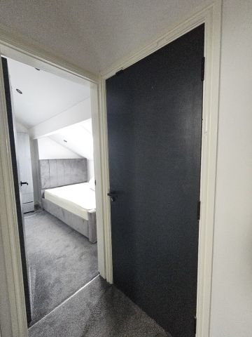 1 Bed Flat, Dickenson Road, M14 - Photo 4