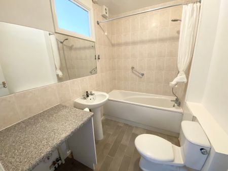 1 bedroom apartment to rent Grand Avenue, Worthing, BN11 - Photo 3
