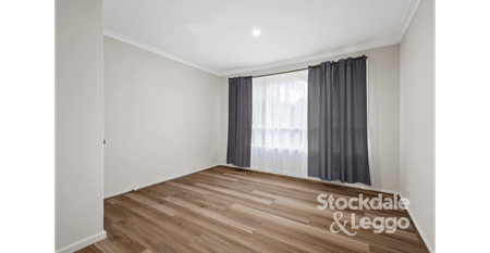 Family Living With Great Outdoor Space - Photo 2