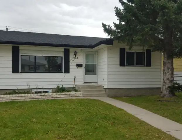 Available basement for rent in Mardale Dr. NE, Very Clean | Calgary - Photo 1