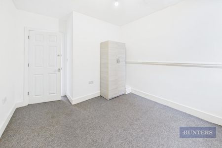 2 bedroom Flat To Let - Photo 4
