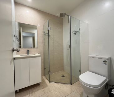 Modern Apartment with Water & City Views - Photo 3