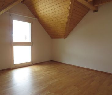 Modern 4.5-Zimmer-Maisonette-Wohnung in idyllischer Lage - Photo 1