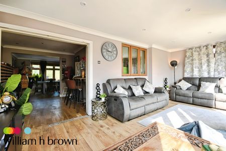 Carpenter Path, Brentwood, Hutton - Photo 2