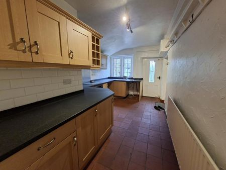 3 bedroom semi-detached house to rent - Photo 5