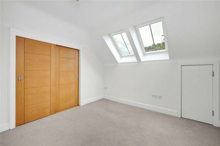 A four bedroom semi detached town house - Photo 5