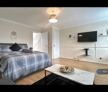 4 bedroom flat to rent - Photo 6