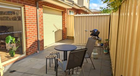 Charming 2 Bedroom Home with Modern Amenities - Photo 3