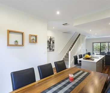 Fully Furnished Modern 3-Bedroom Townhouse in Convenient Mitchell P... - Photo 1