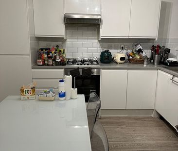 Room in a Shared Flat, Exford Court, SW11 - Photo 3