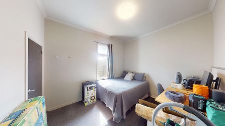 City Centre - 3 Bedrooms - Photo 4