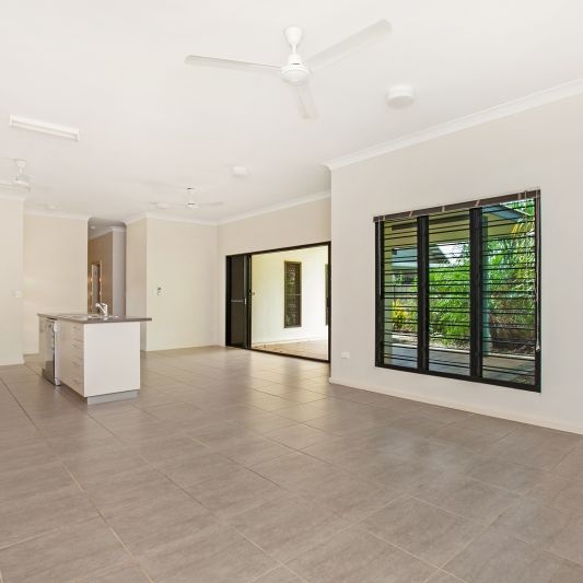 Great Sized Modern Unit - Photo 1