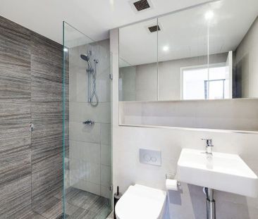 Modern Apartment with amazing views in Point Frederick - Photo 4